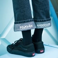 𝐕𝟕𝟏𝟐 𝐰𝐞𝐚𝐫𝐬 logo