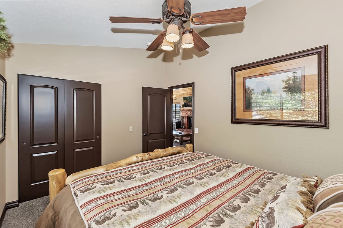 Cabin Image 12