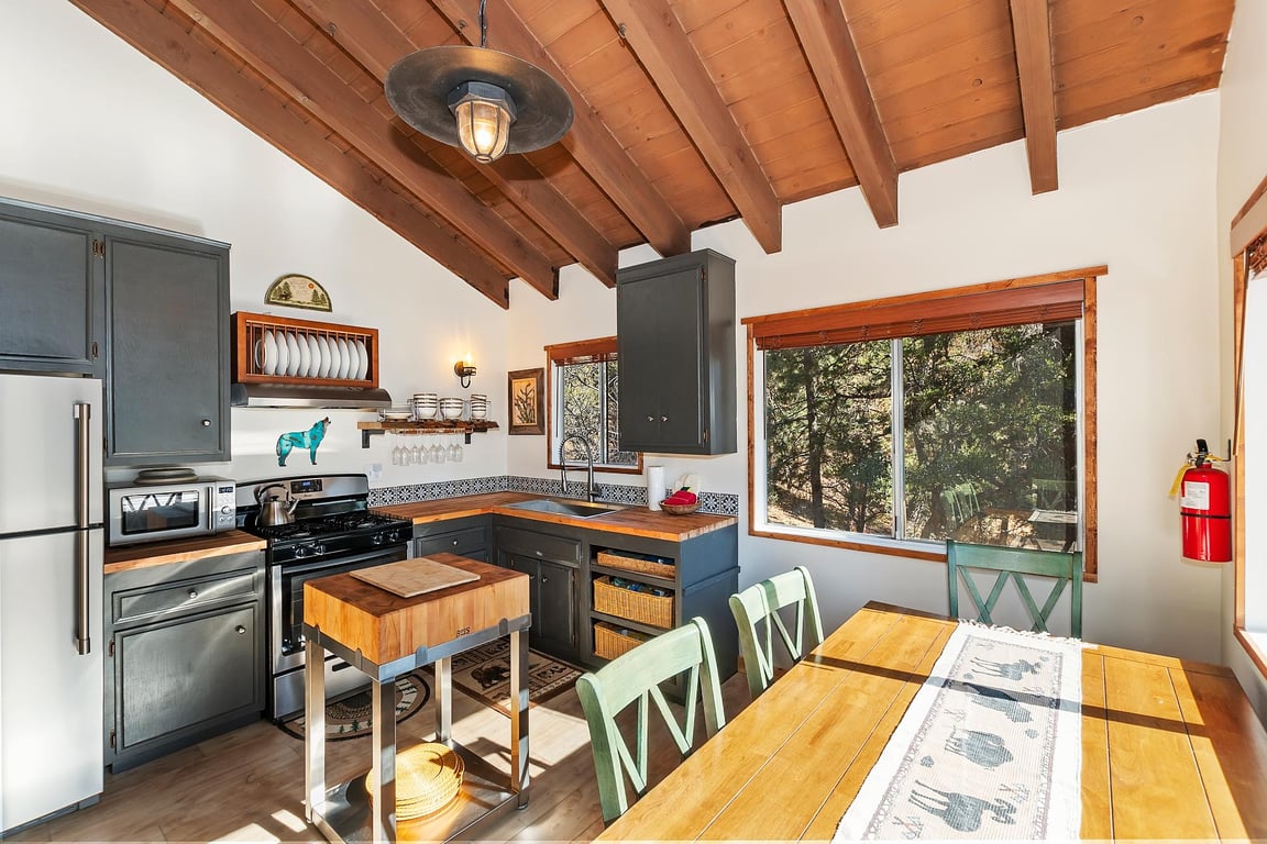 Cabin Image 12