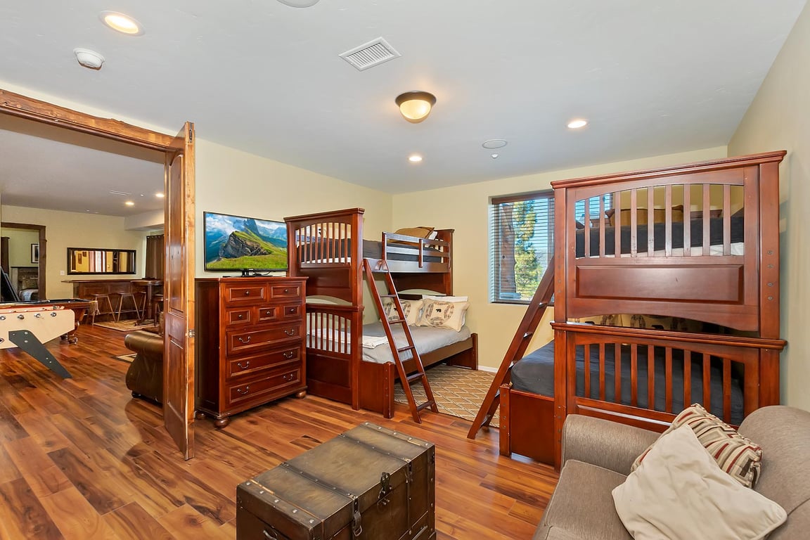 Cabin Image 64