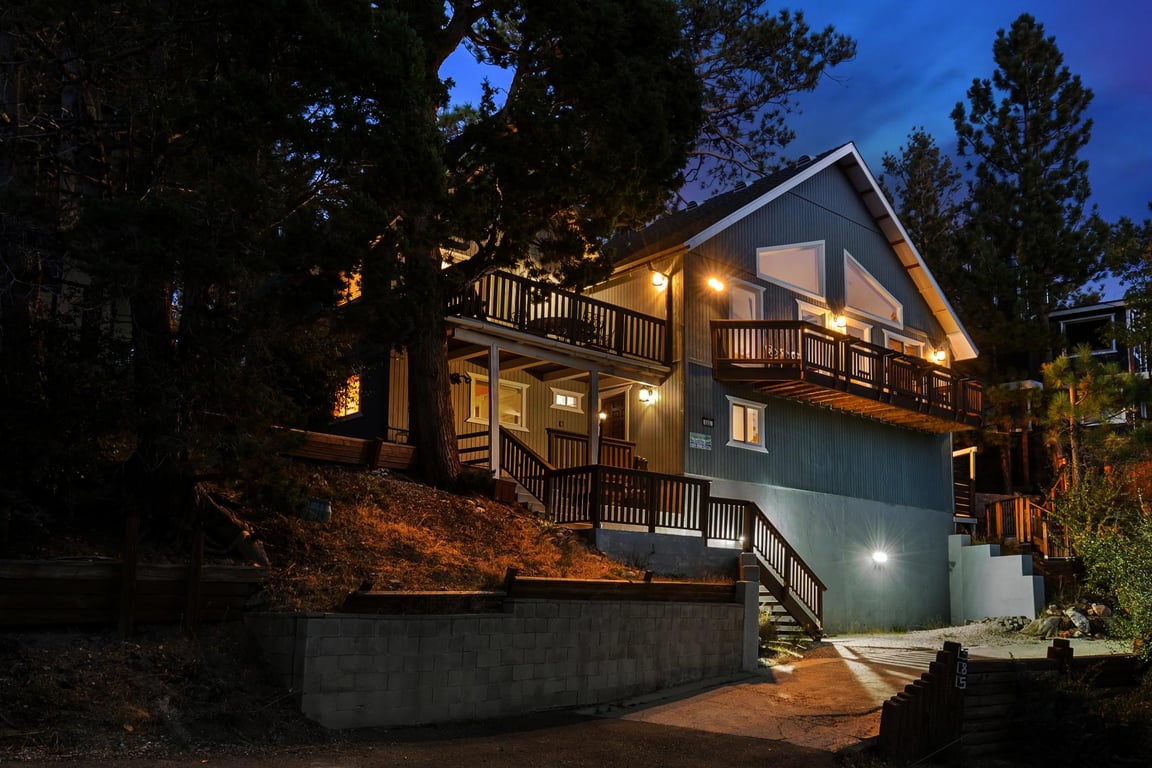 Mooncrest Manor
