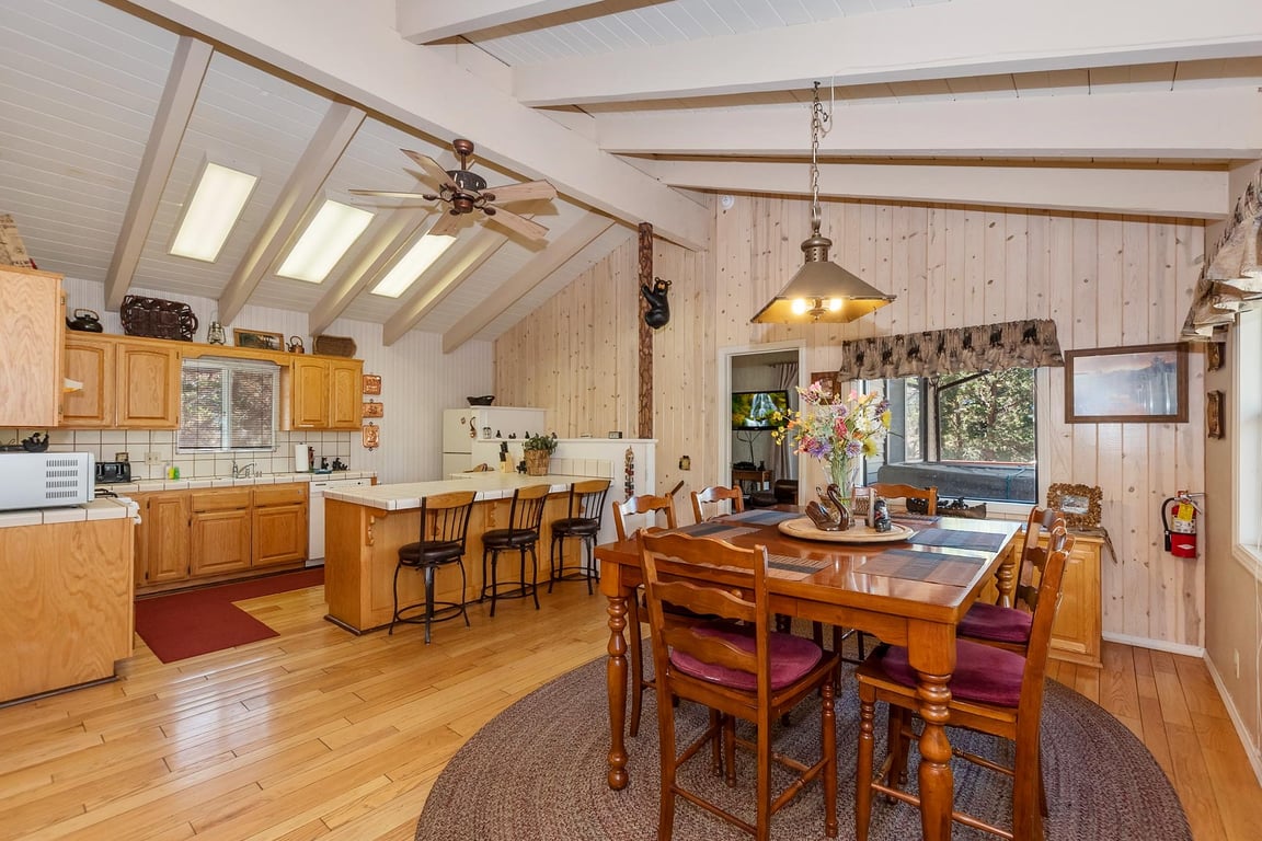 Big Bear Cabin - WhisperingBearLodge - 0003