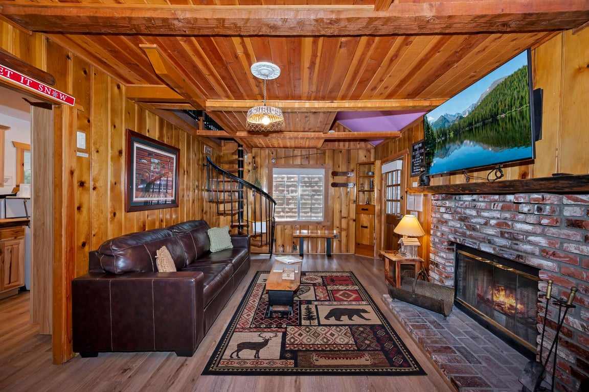 Big Bear Cabin - TheCuddlyBearCabin - 0002