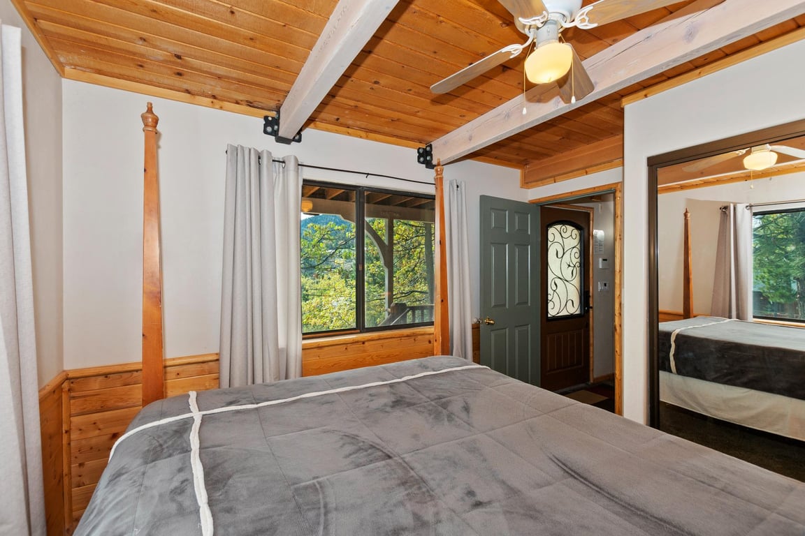 Cabin Image 12