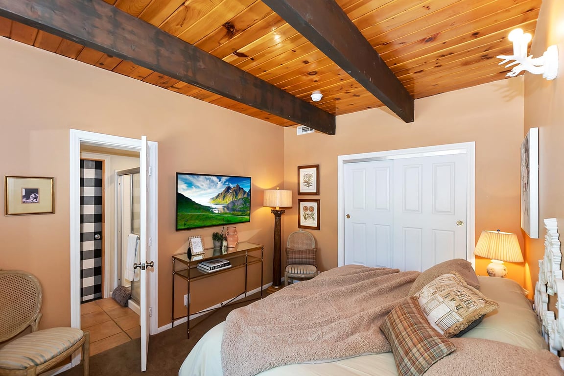 Cabin Image 6