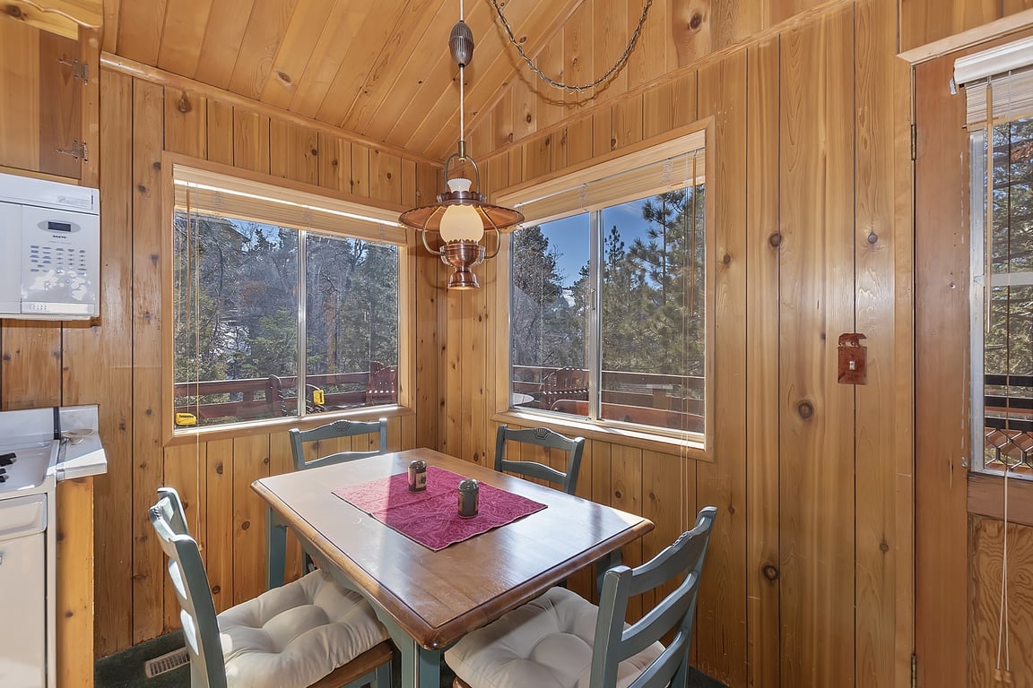 Big Bear Cabin - GingerbreadCrossing - 0003