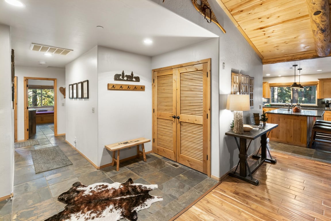 Cabin Image 9