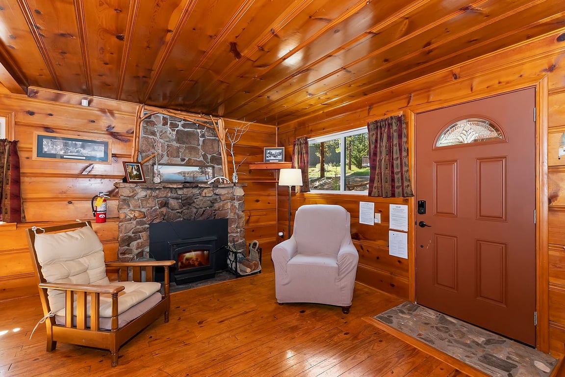 Big Bear Cabin - FairytalePlace - 0002