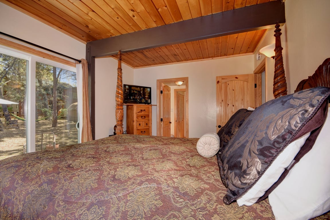 Cabin Image 9