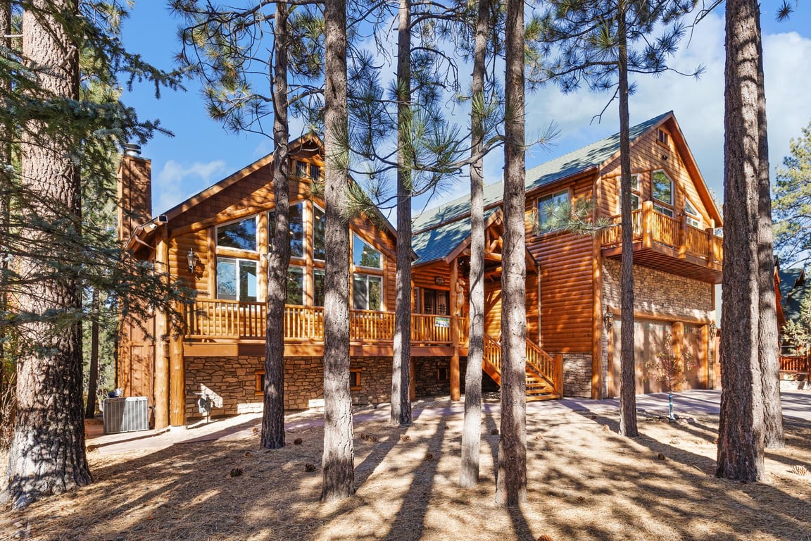 Luna Lodge