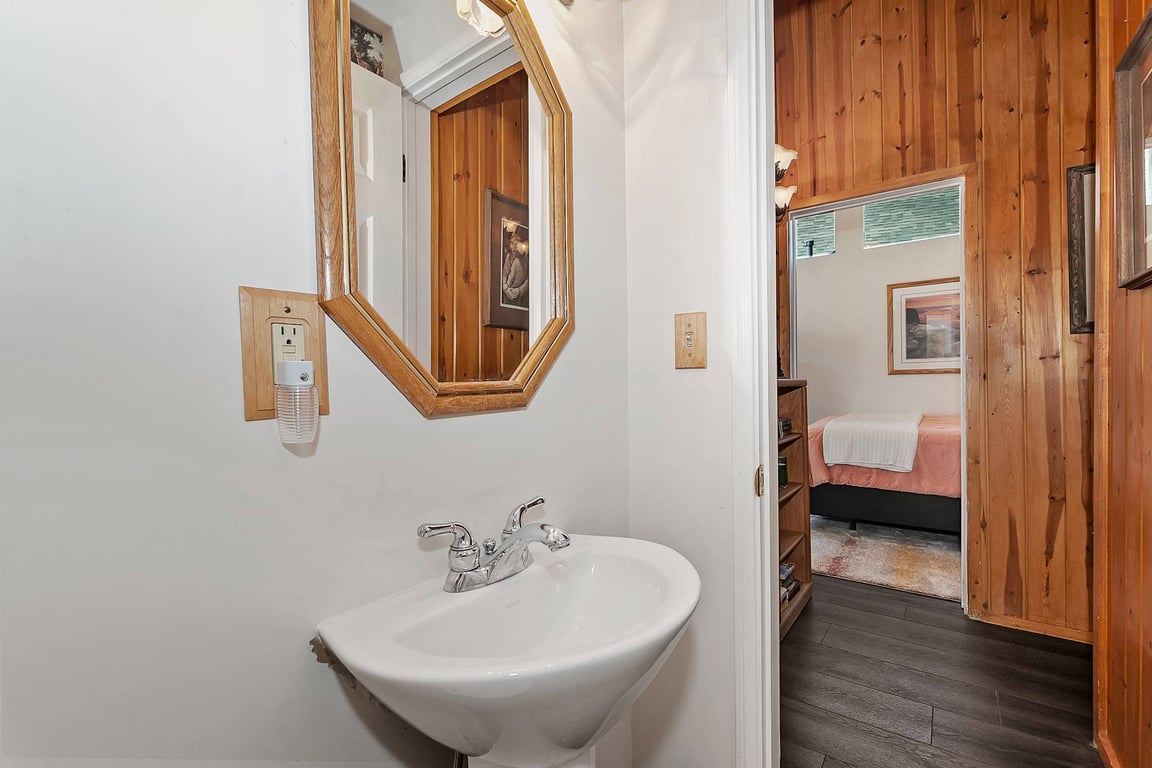 Cabin Image 16