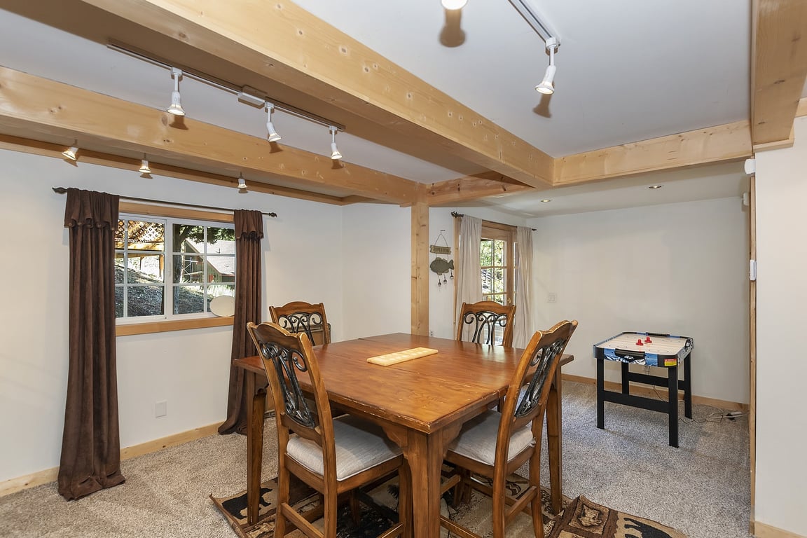 Cabin Image 8