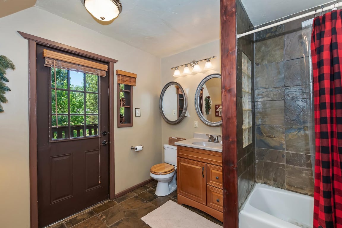 Cabin Image 30
