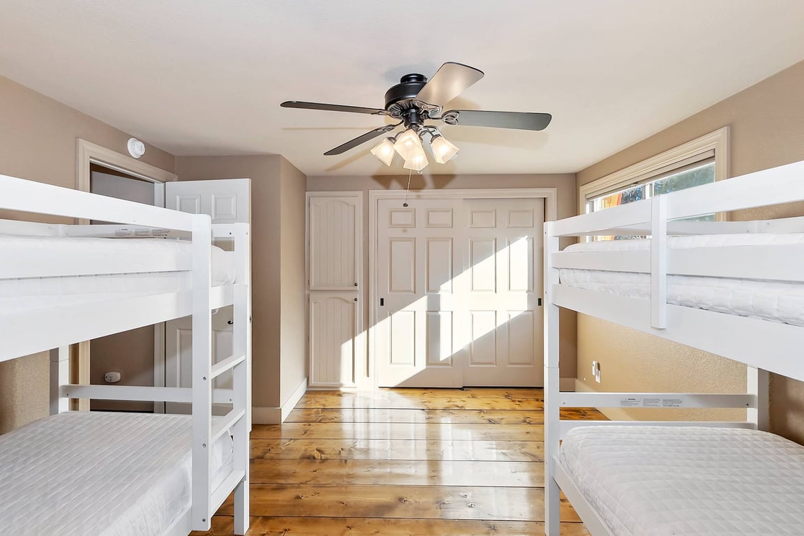 Cabin Image 19