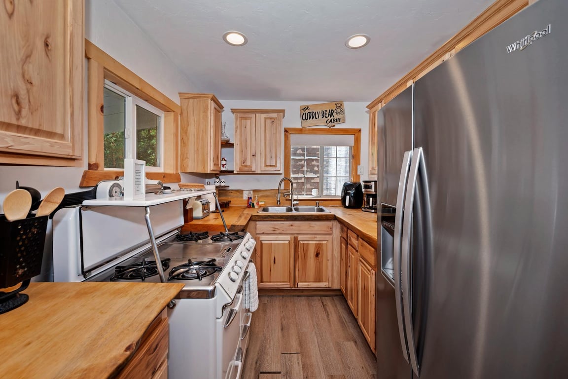 Big Bear Cabin - TheCuddlyBearCabin - 0003