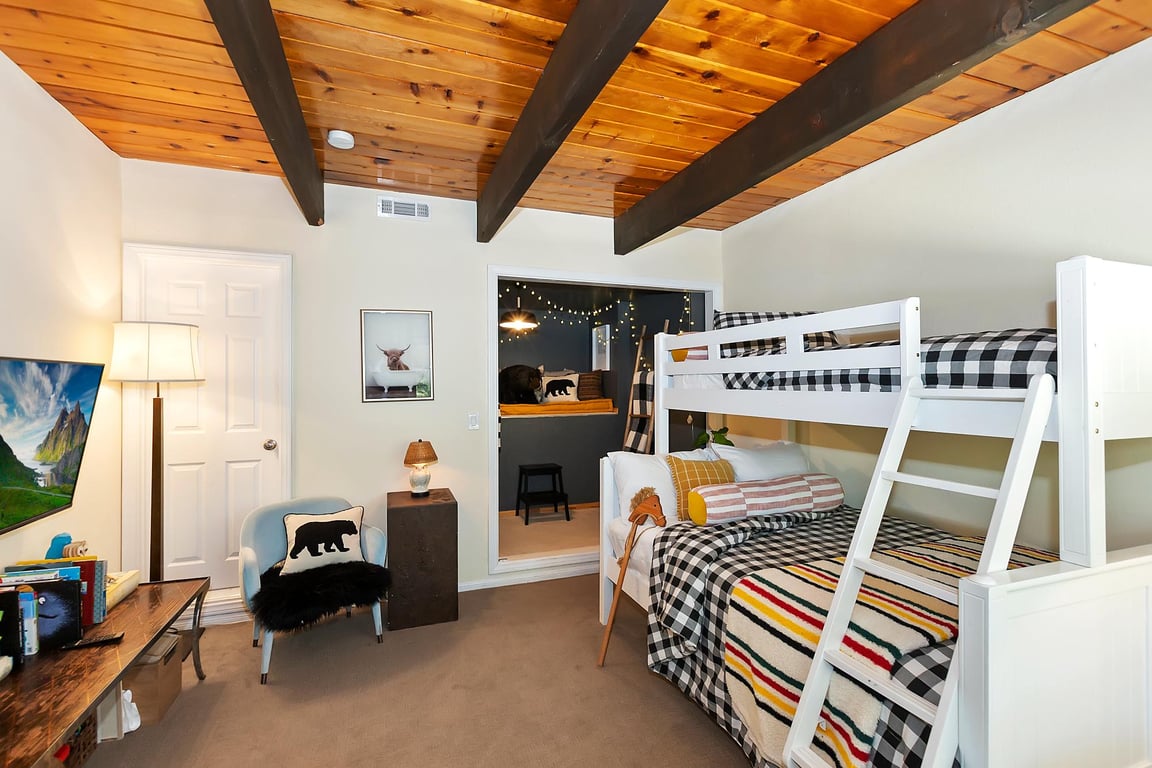 Cabin Image 11