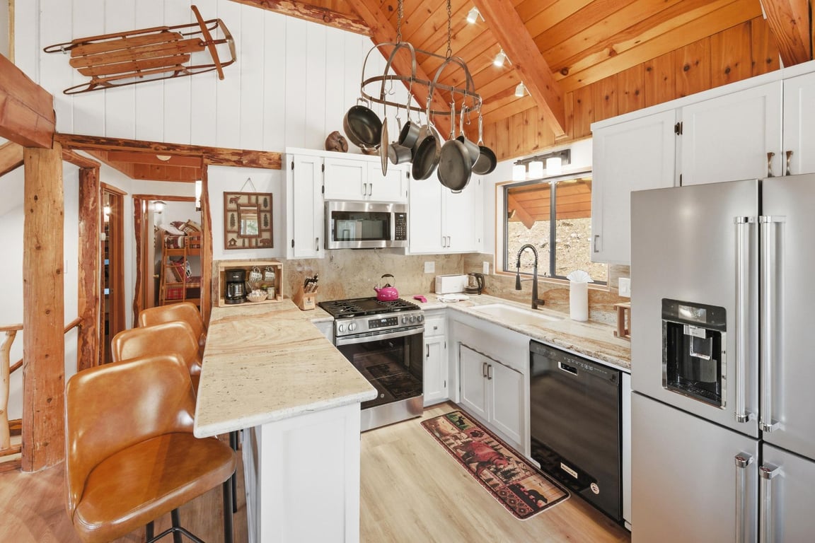 Big Bear Cabin - BearPinesRetreat - 0003