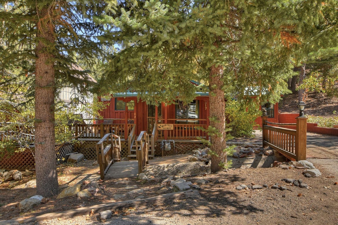 Moose Creek Manor