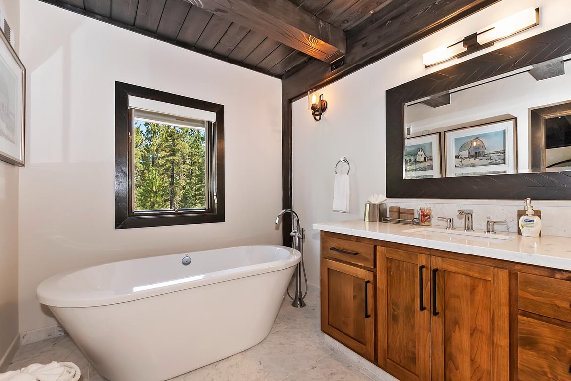 Cabin Image 36