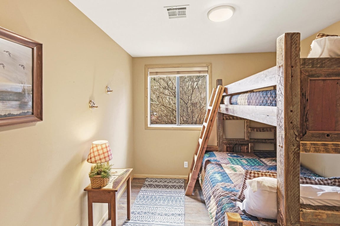 Cabin Image 36
