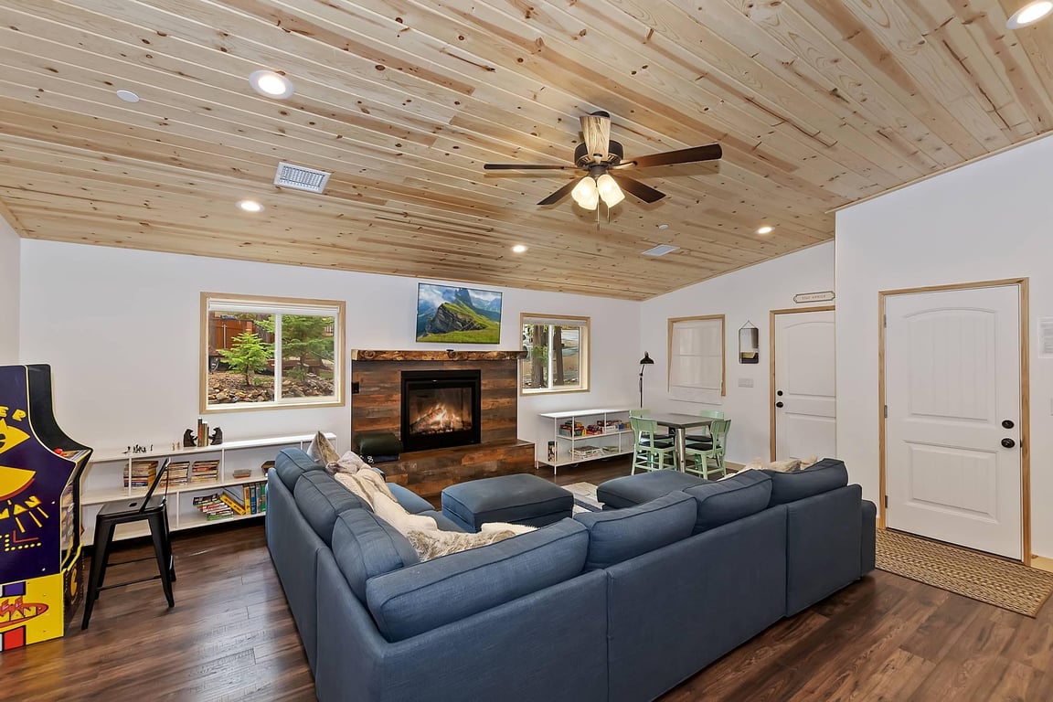 Big Bear Cabin - EvergreenGables - 0002