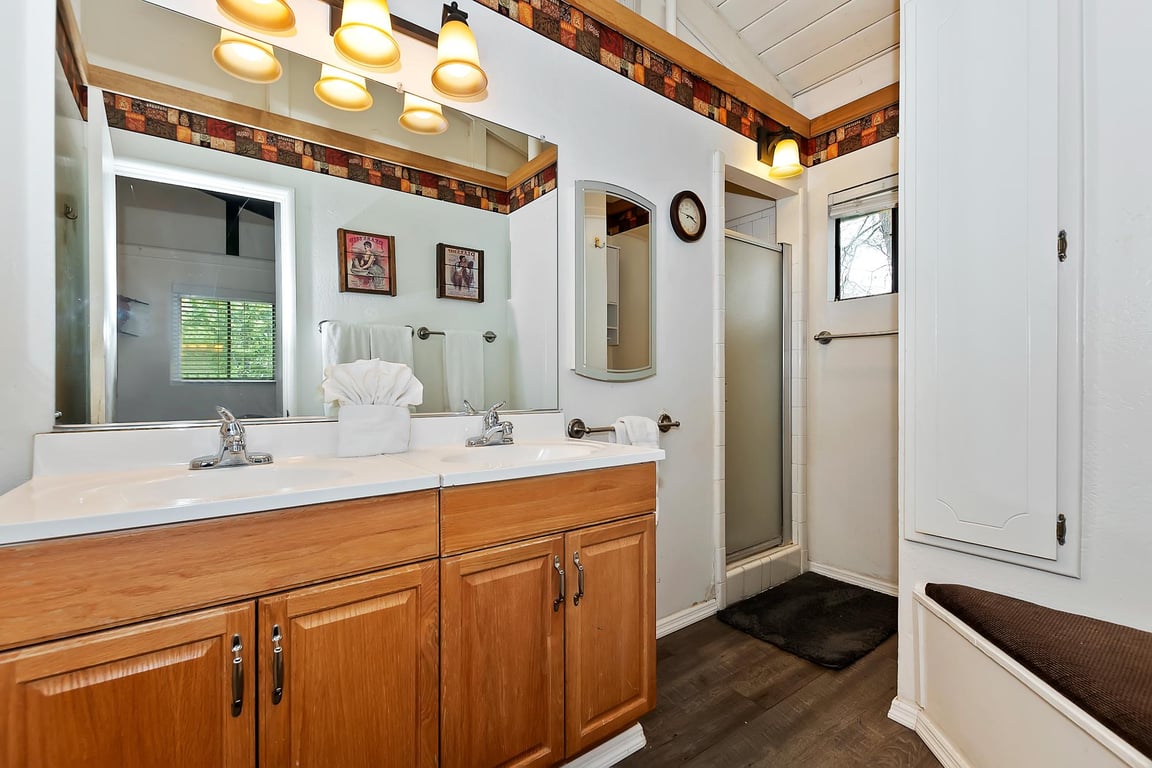 Cabin Image 19