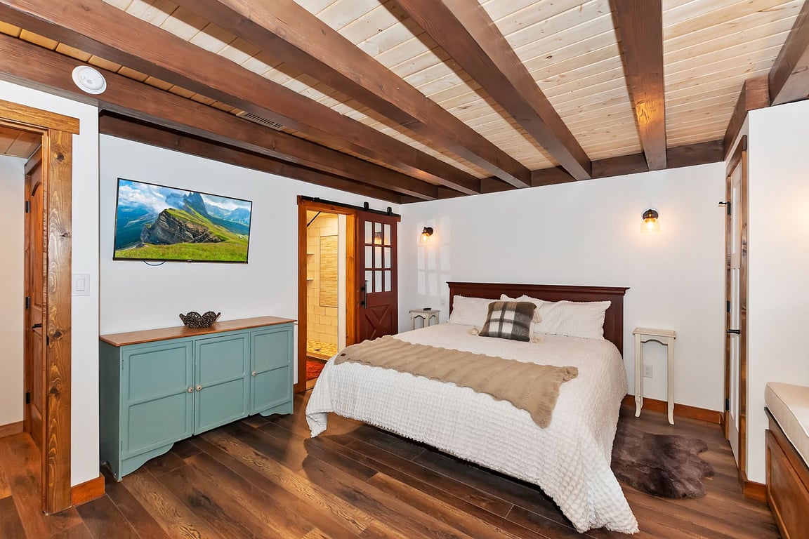 Cabin Image 16