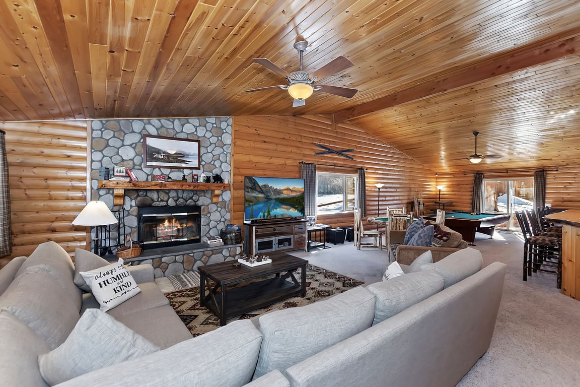 Stork and Bear Cabin