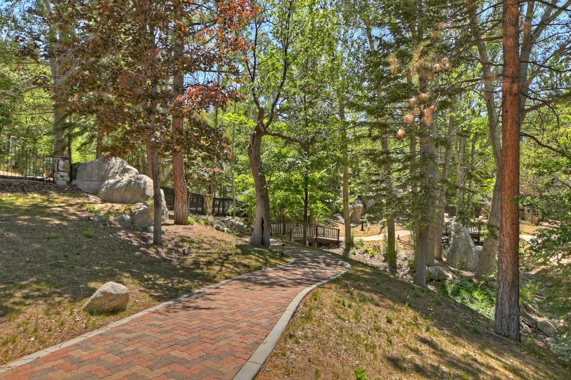 Cabin Image 100