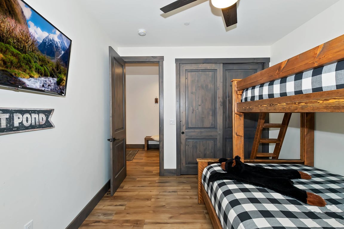 Cabin Image 32