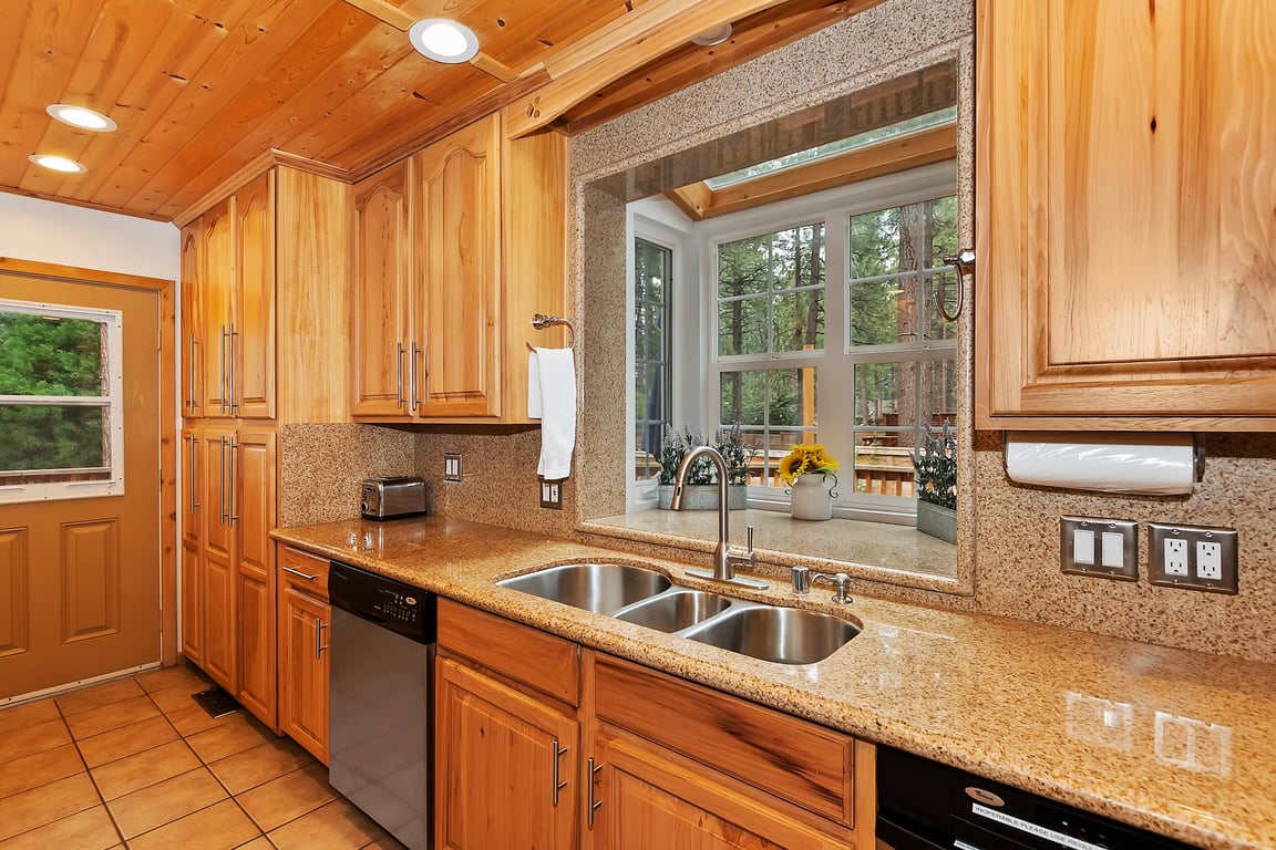 Cabin Image 12