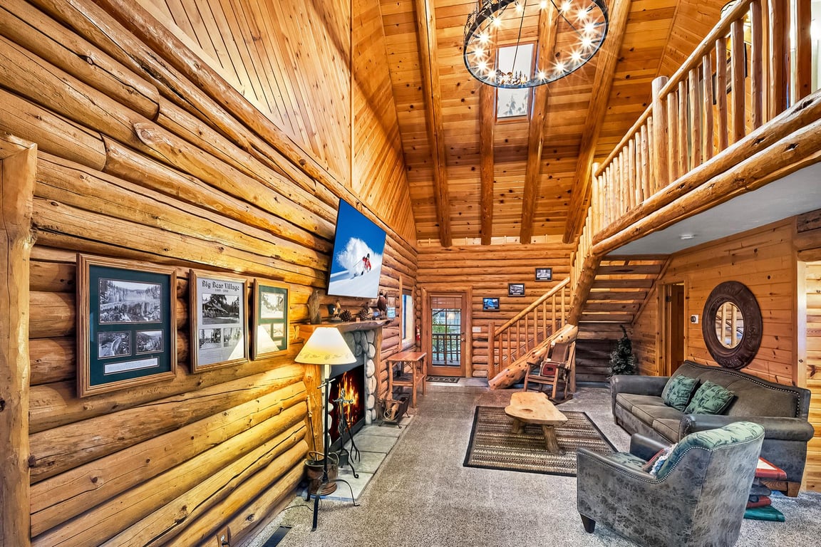 Bear Mountain Log Lodge