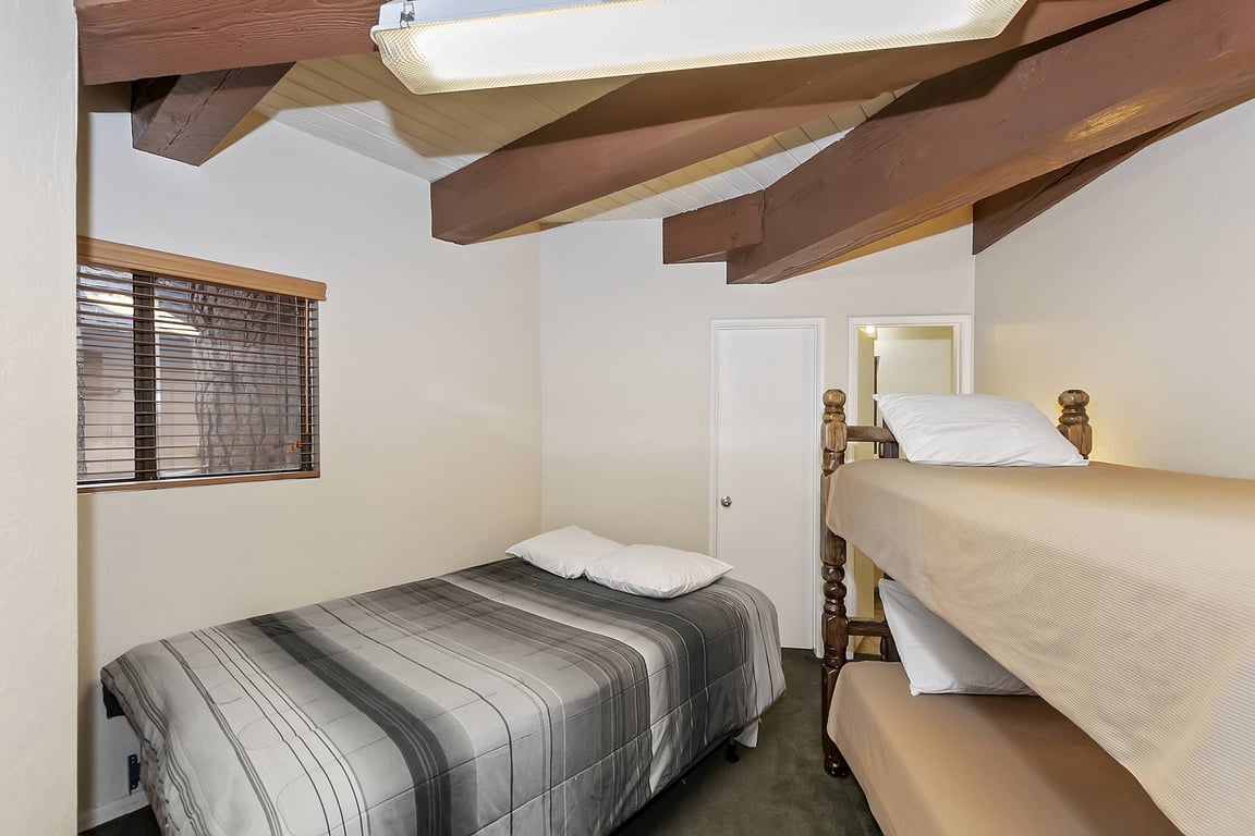 Cabin Image 16