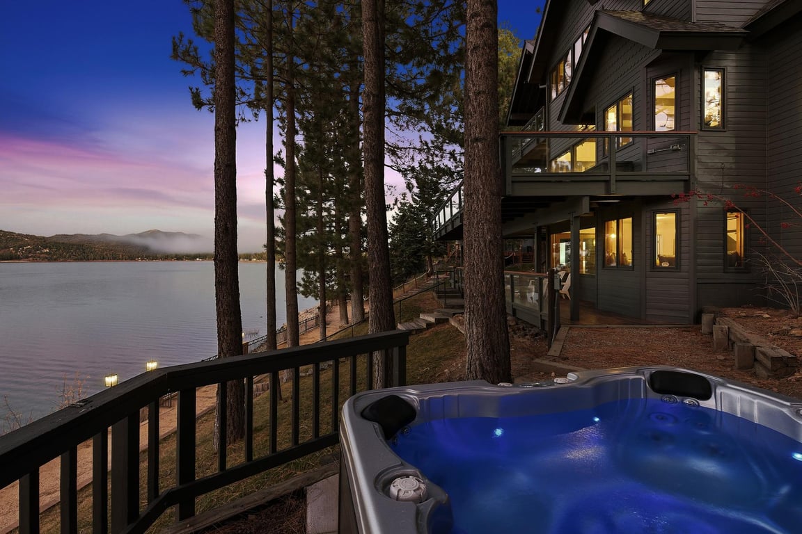 Lakefront On Waterview