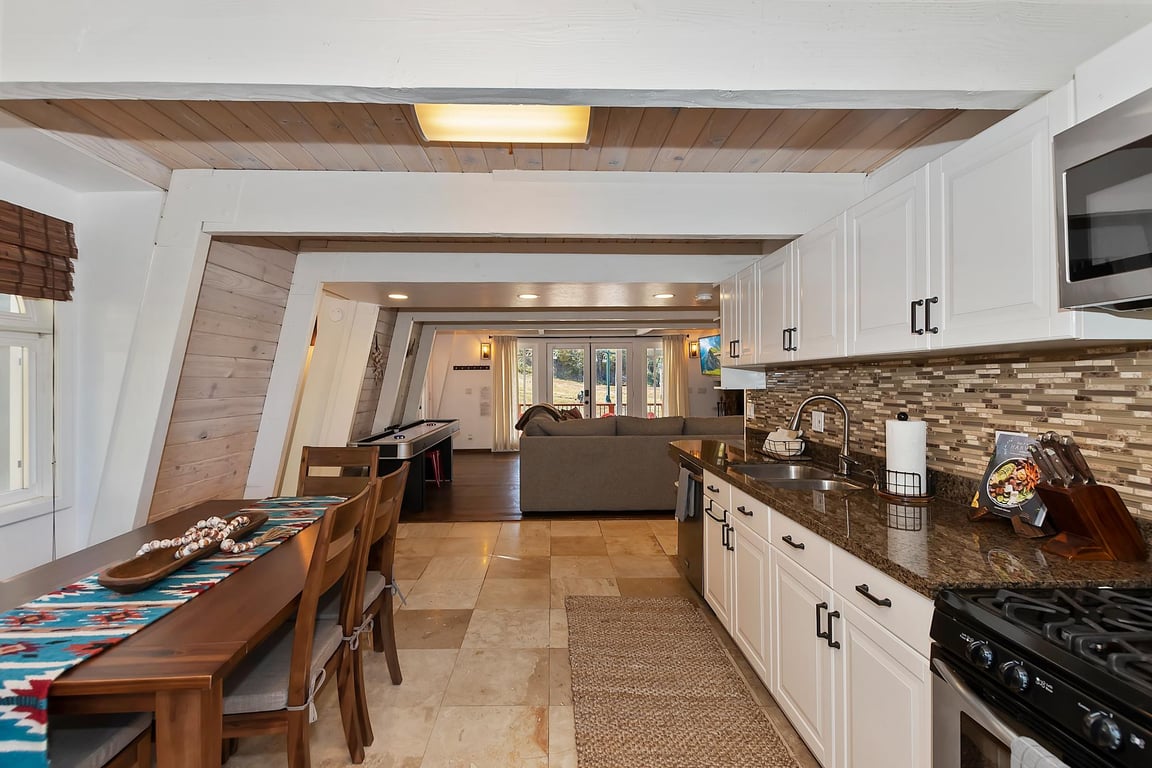 Cabin Image 16