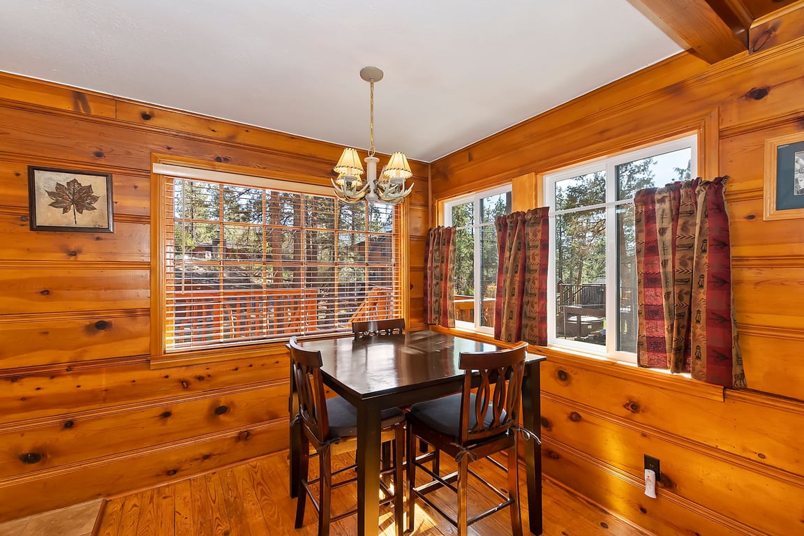 Big Bear Cabin - FairytalePlace - 0003