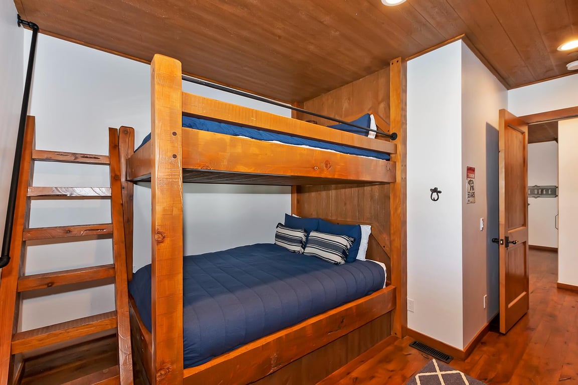 Cabin Image 28