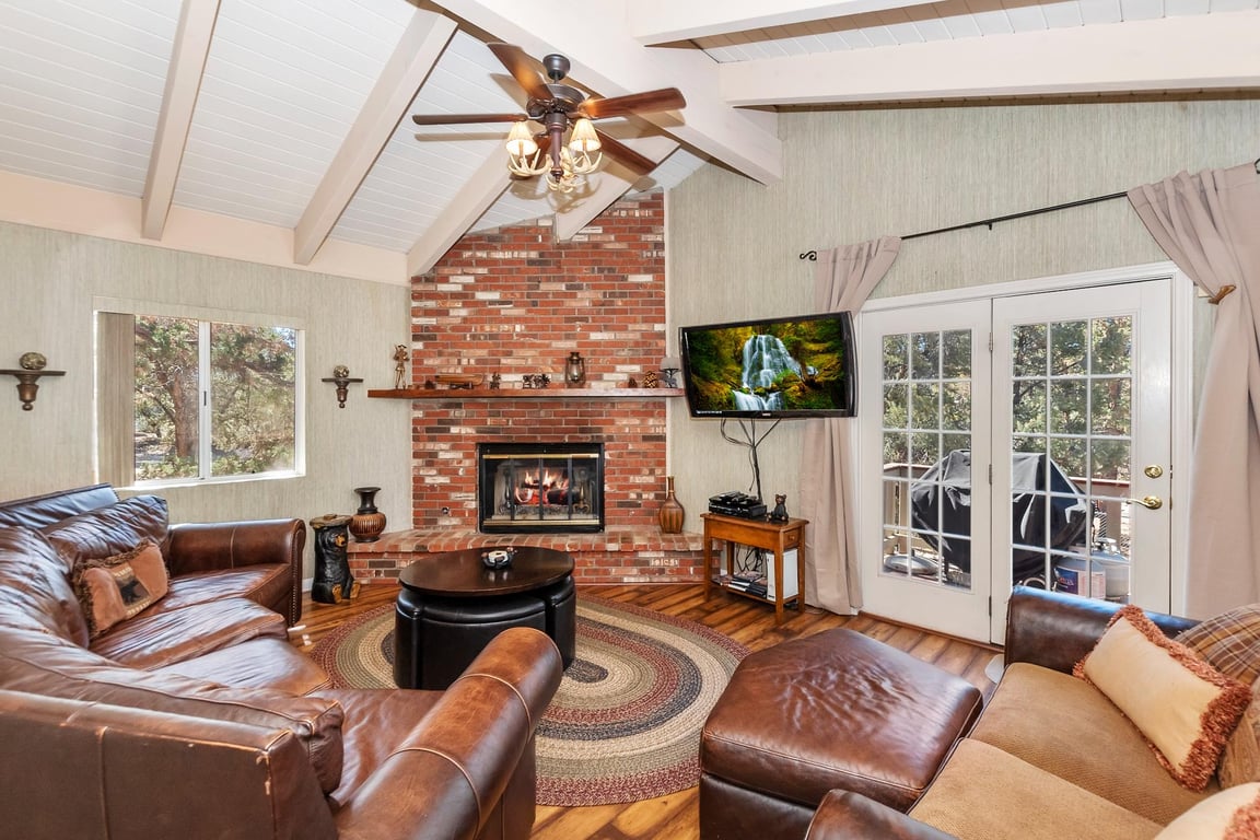 Big Bear Cabin - WhisperingBearLodge - 0002