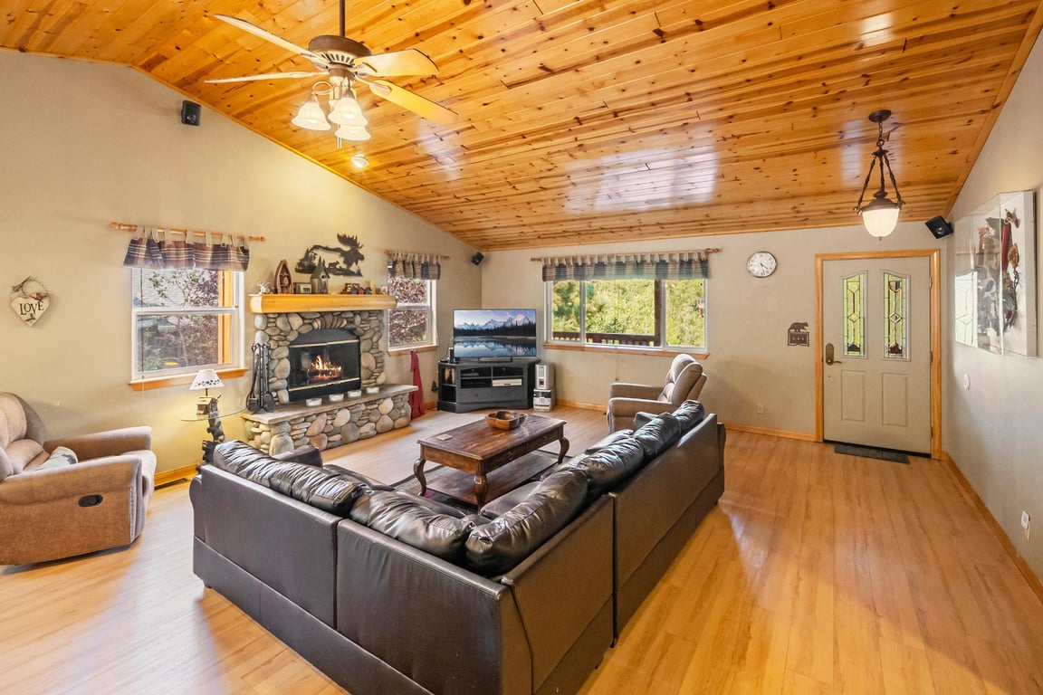 Cabin Image 9