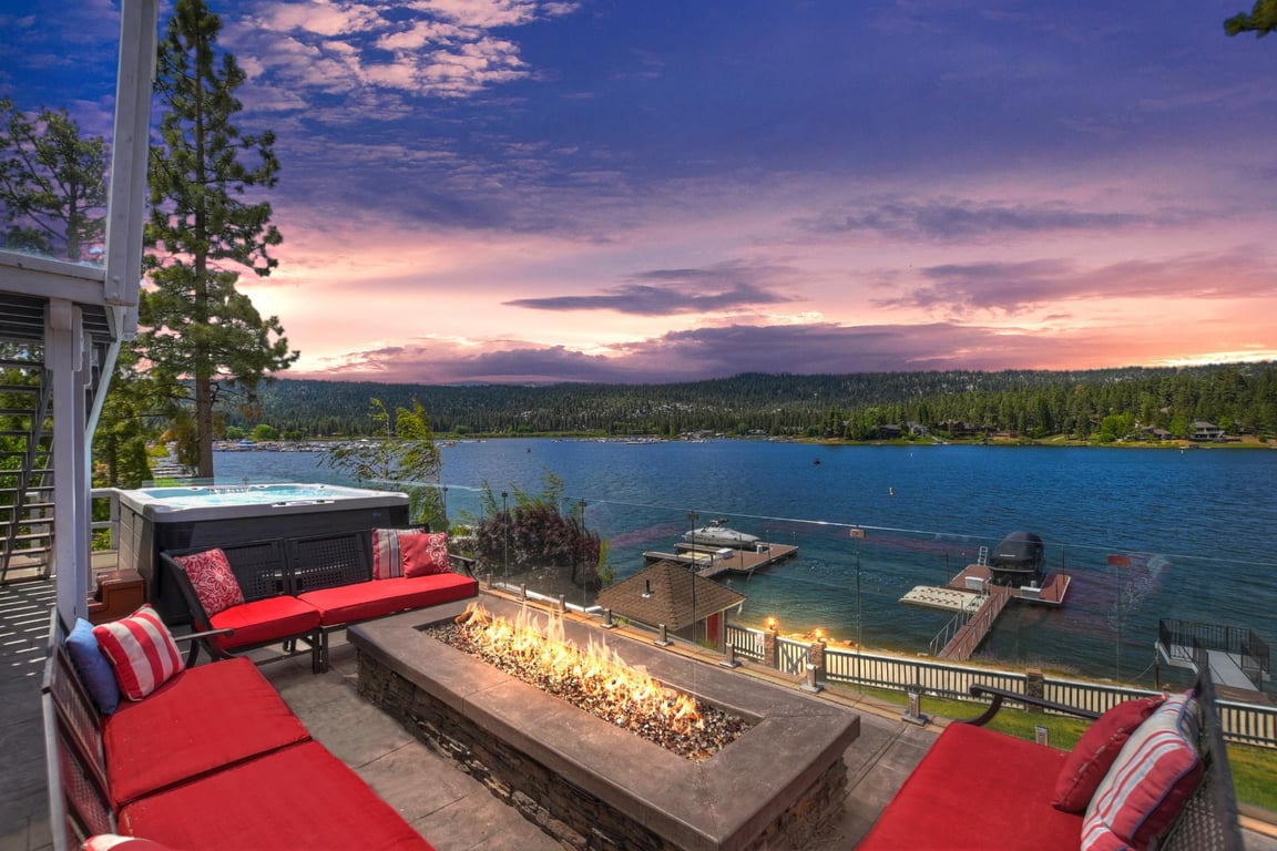 Lakefront Living