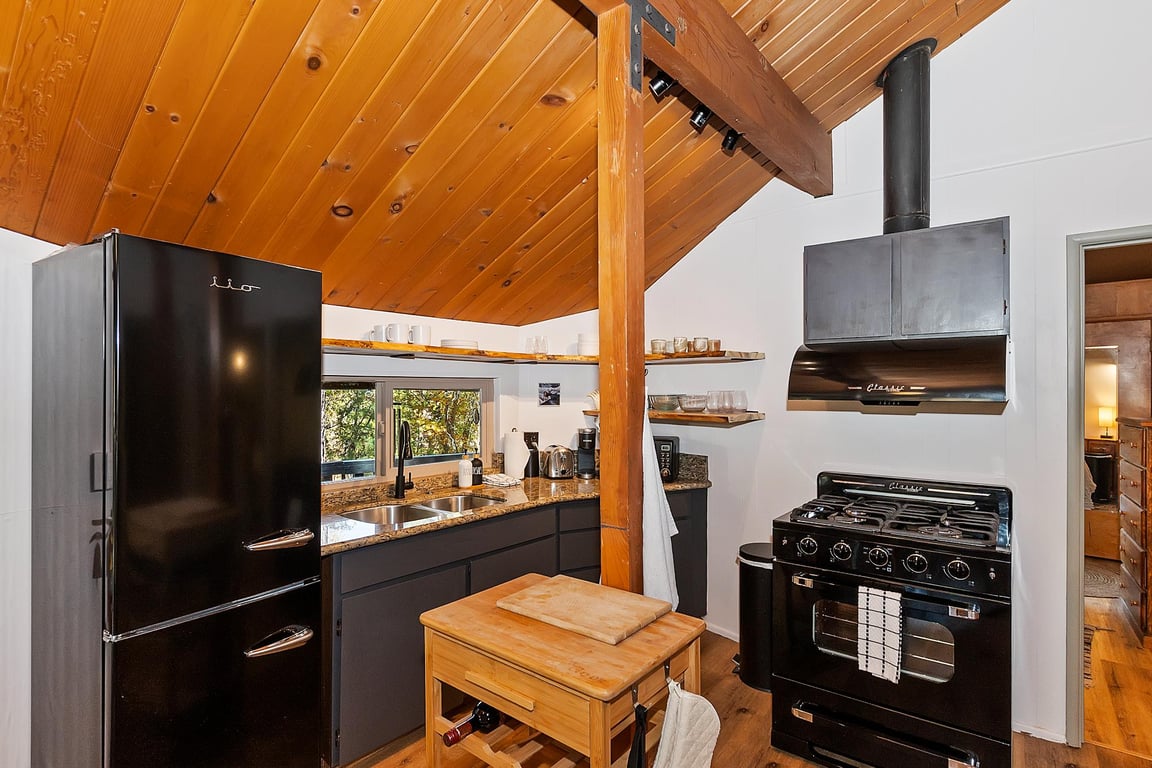 Big Bear Cabin - TheCosmicCabin - 0003