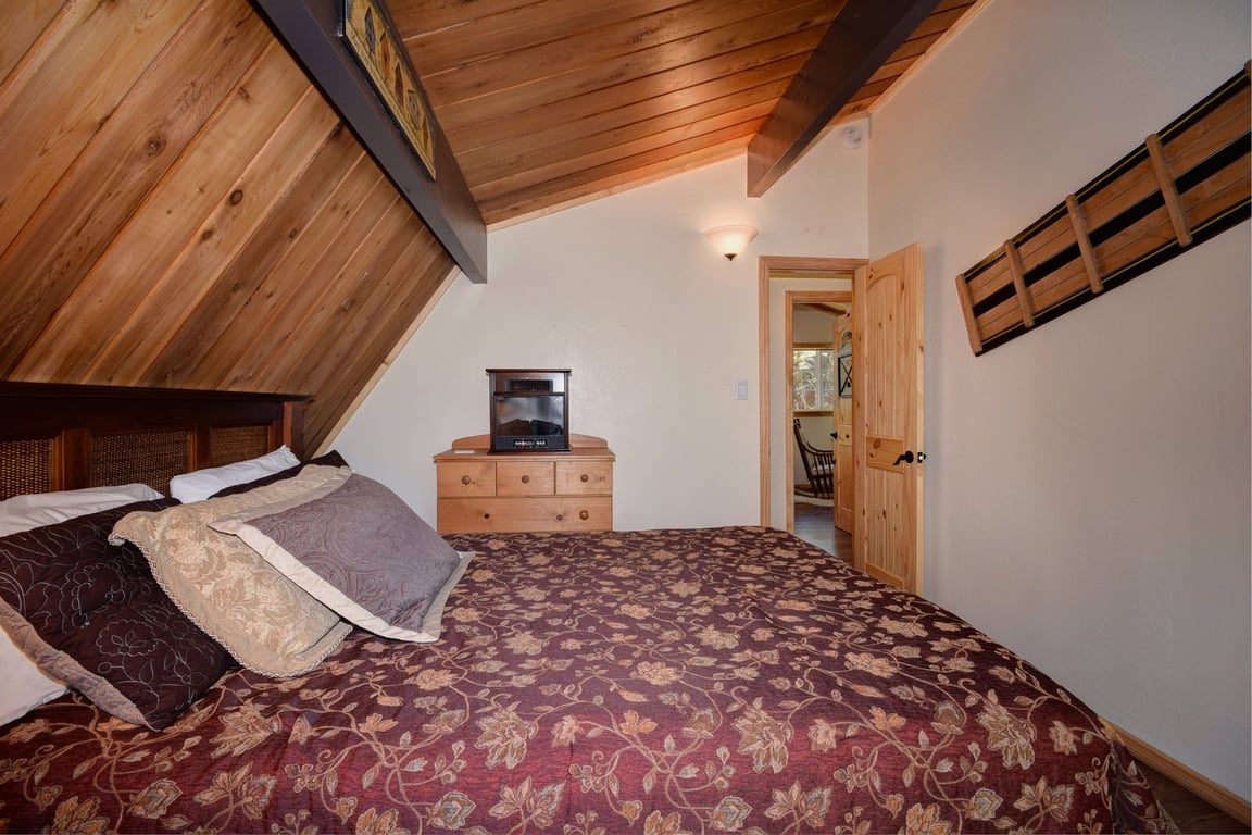 Cabin Image 12
