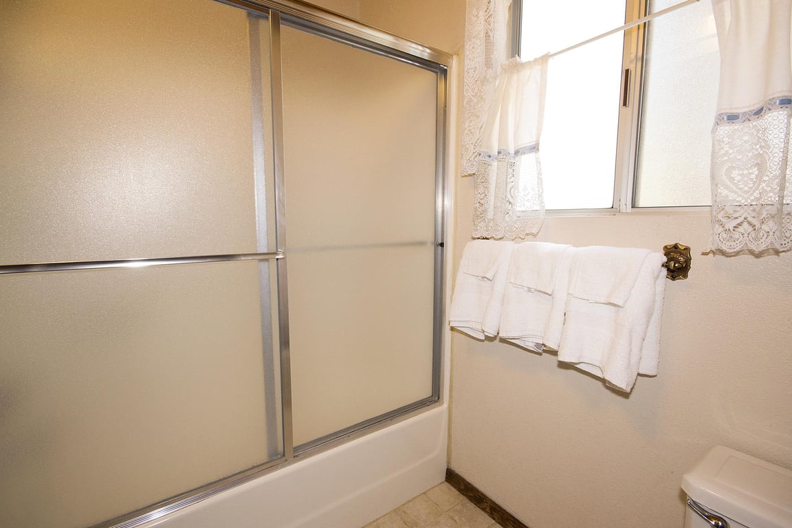 Cabin Image 12