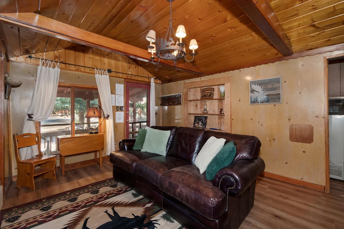 Cabin Image 8