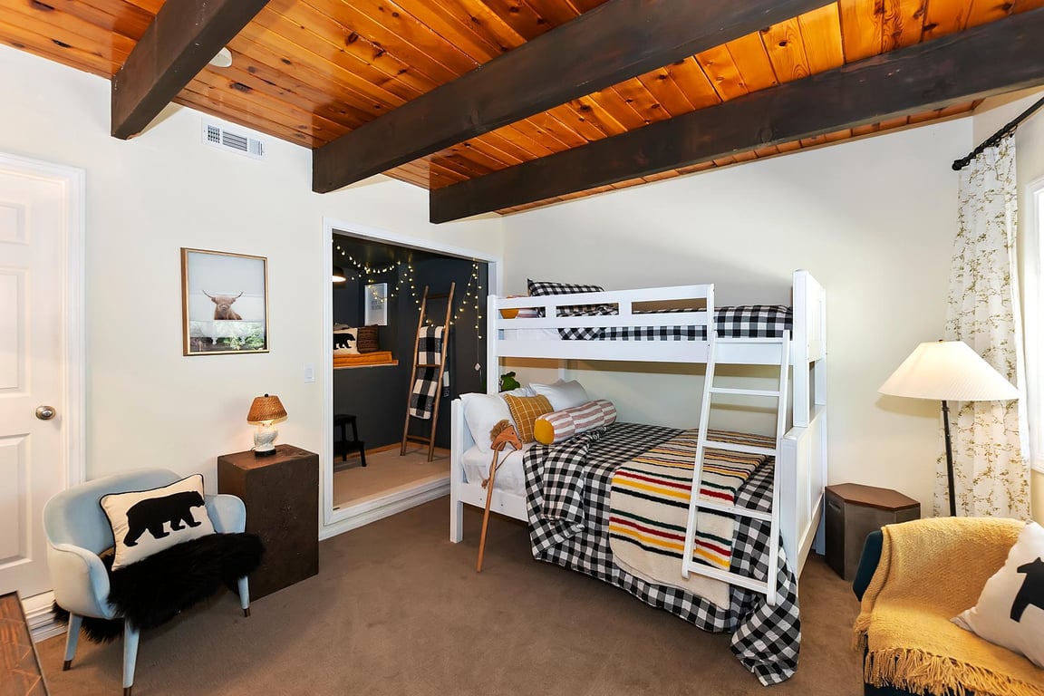 Cabin Image 10