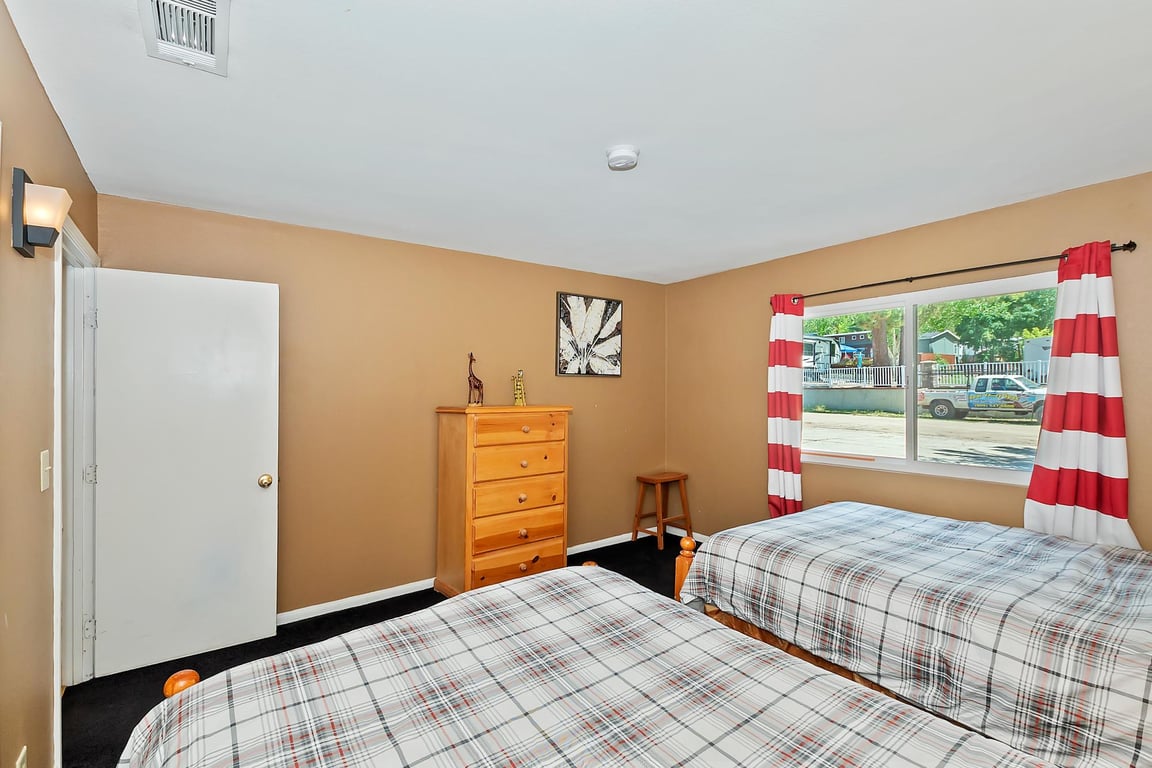 Cabin Image 15