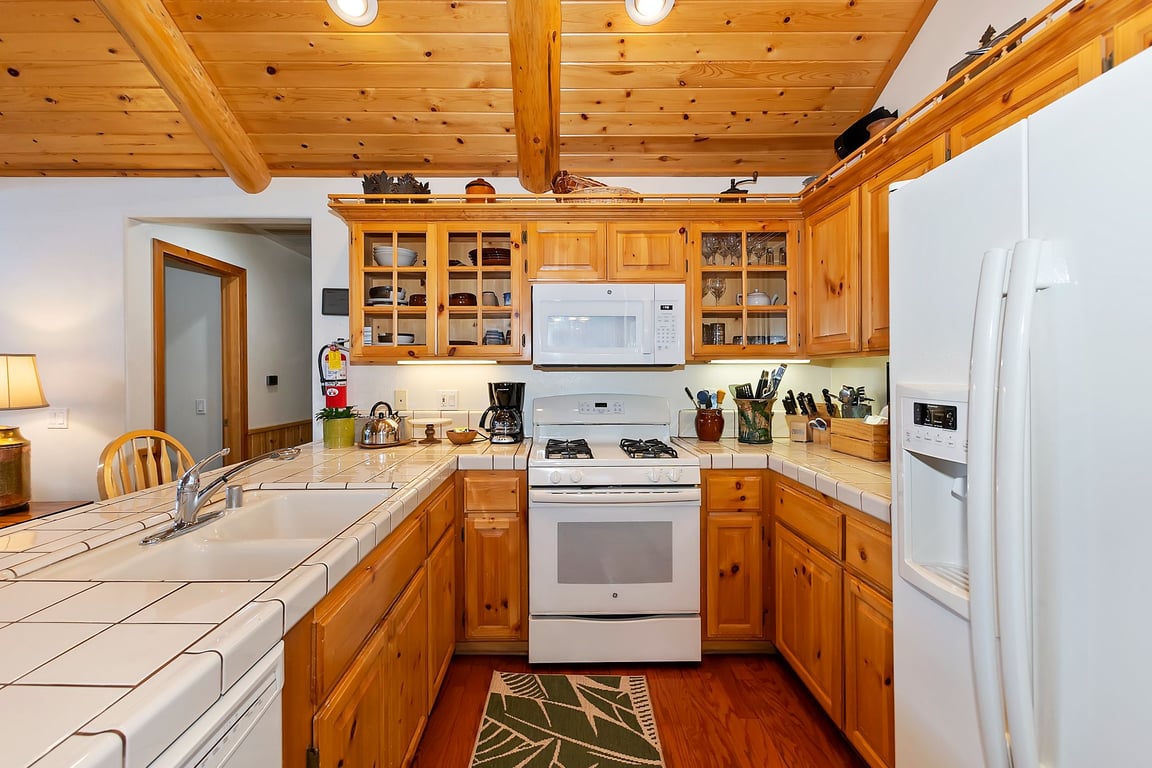 Big Bear Cabin - PacificCrestTrailCabin - 0003