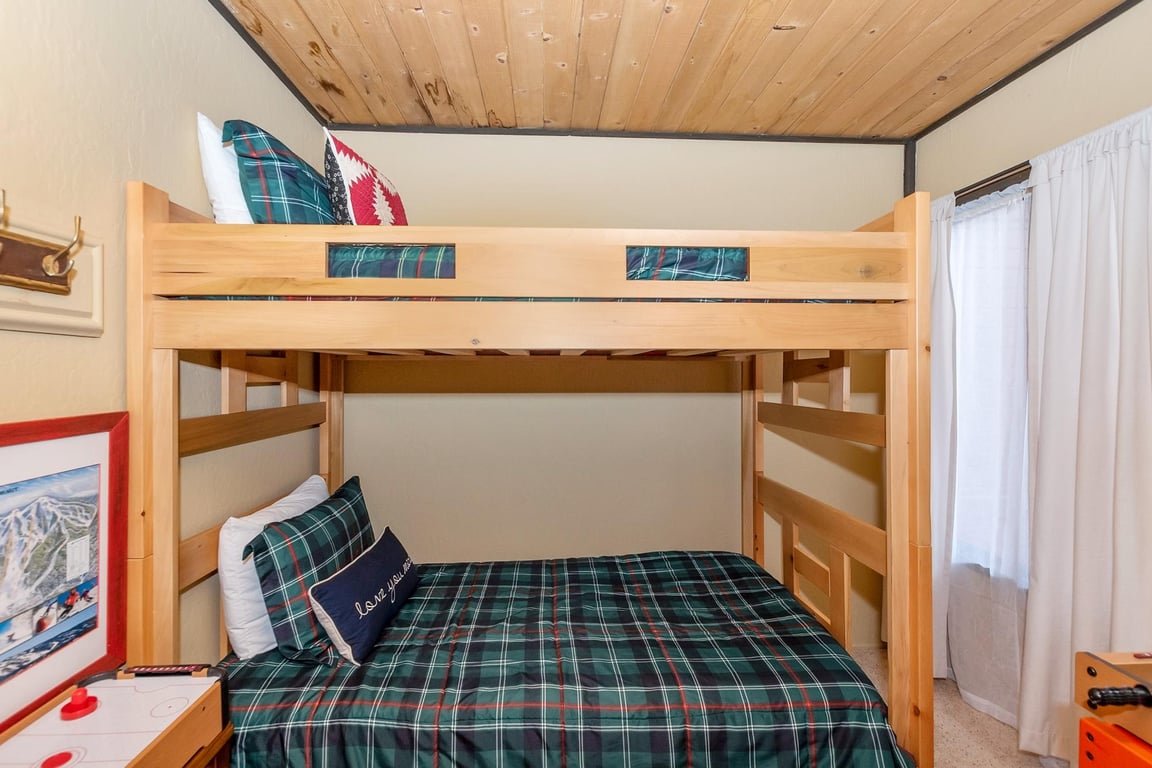 Cabin Image 17