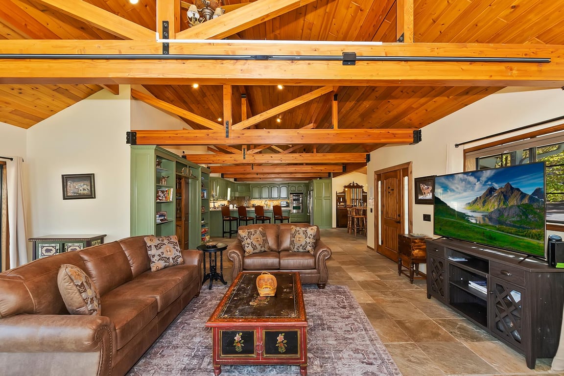 Cabin Image 12