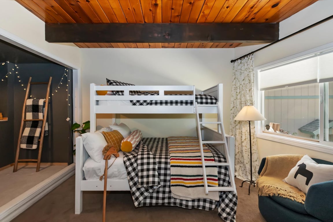 Cabin Image 12